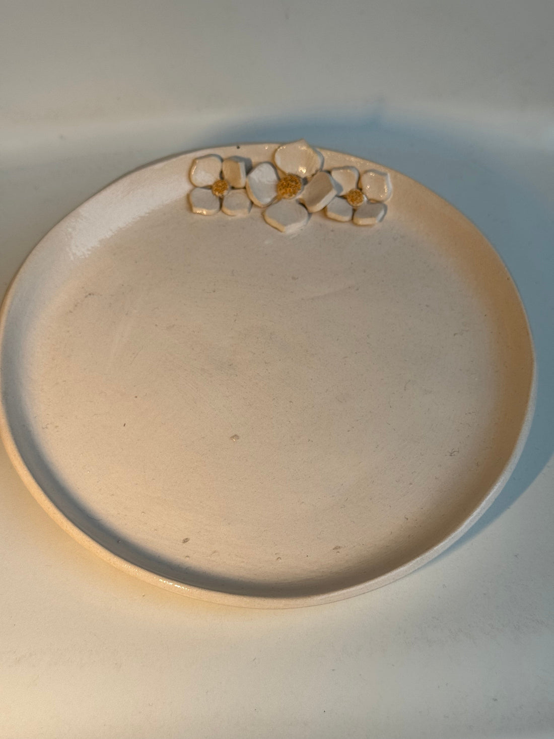 Assiette illustrée Fleurs en céramique faite main, Studio Séleste