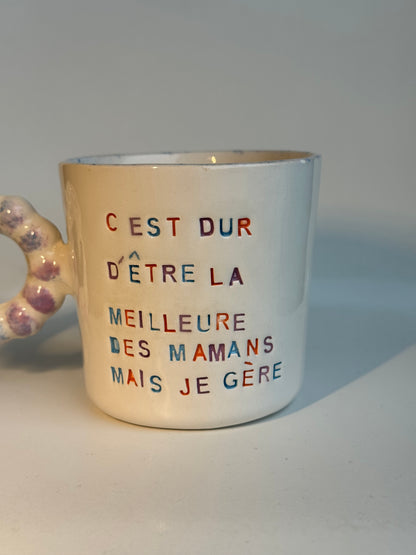 Mug en céramique fait main 250 ml 'c'est dur d'être la meilleure des mamans mais je gère' Studio Séleste