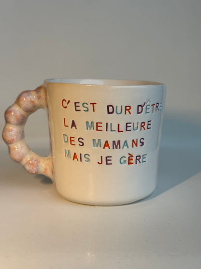 Mug en céramique fait main 250 ml 'c'est dur d'être la meilleure des mamans mais je gère' Studio Séleste
