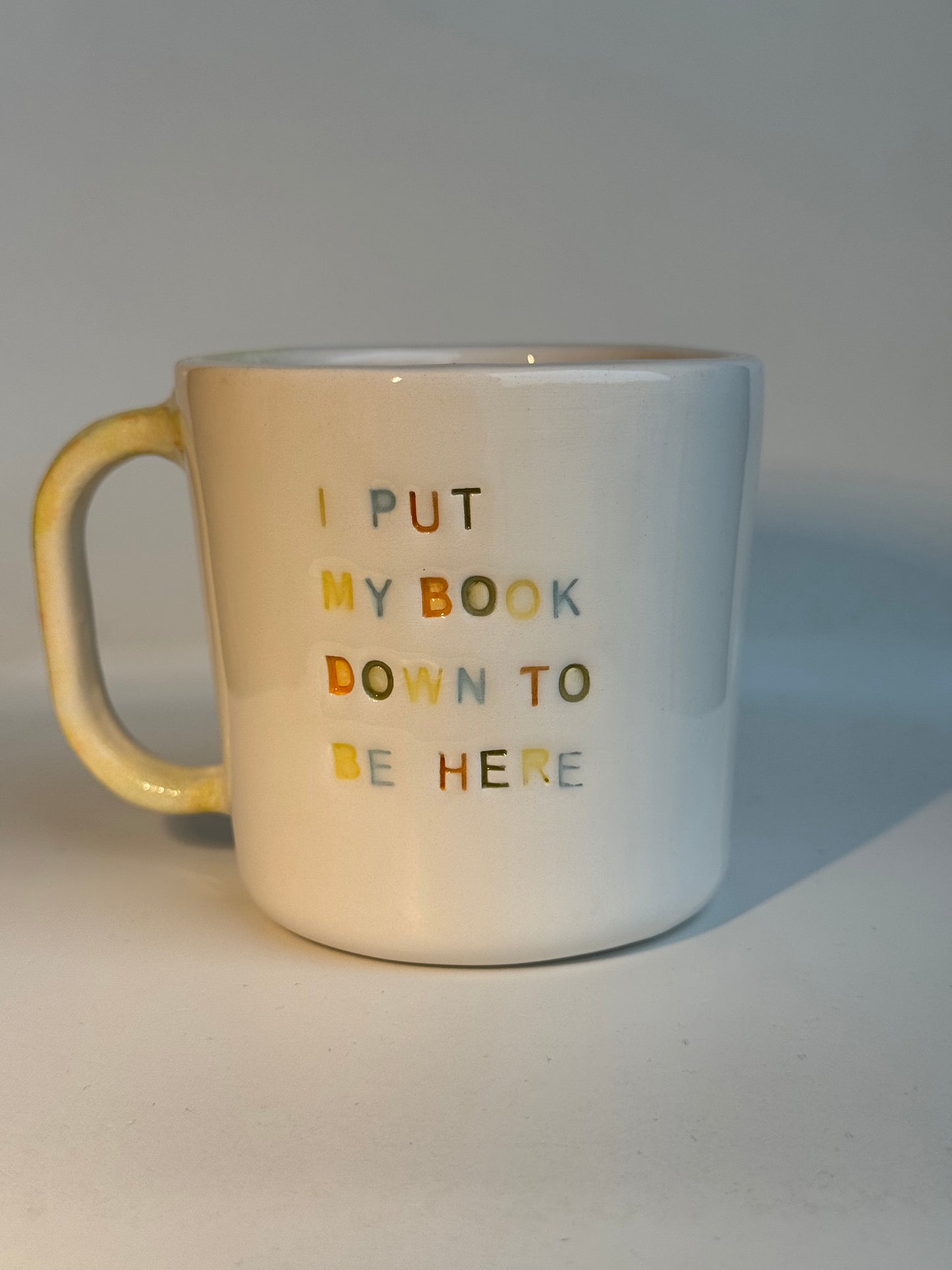 Tasse à Café, Thé ou Chocolat Chaud 250  ml – "I Put My Book Down To Be Here"