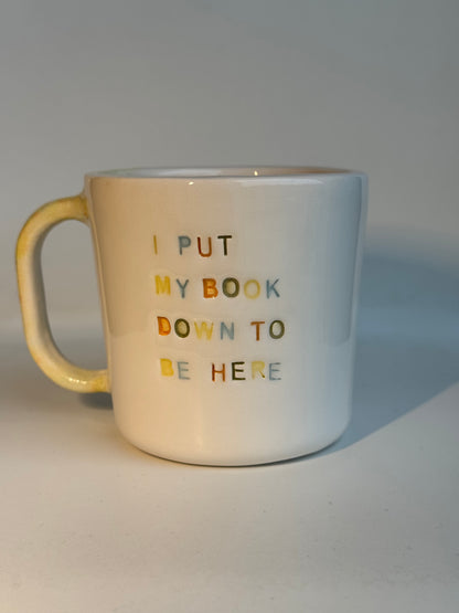 Tasse en céramique fait main 250 ml 'I Put My Book Down To Be Here' Studio Séleste