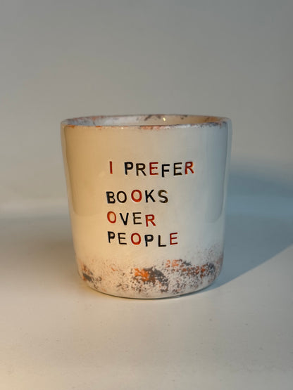 Mug en céramique fait main 250 ml 'I Prefer Books Over People' Studio Séleste