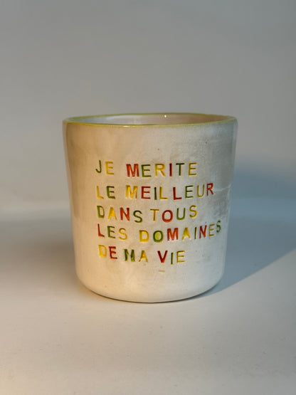 Mug en céramique fait main 250 ml 'Je Mérite Le Meilleur Dans tous Les Domaines De Ma Vie' Studio Séleste