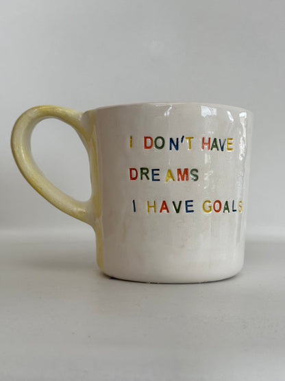 Mug en céramique fait main 300 ml 'I don't Have Dreams I Have Goals' Studio Séleste – vue 3